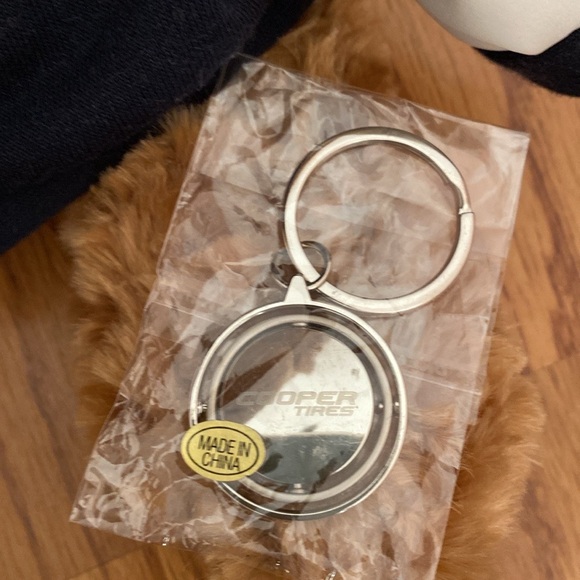 New York Yankees Cooper Tires Gyroscope Keychain Key Ring Yankee Stadium - Picture 4 of 5